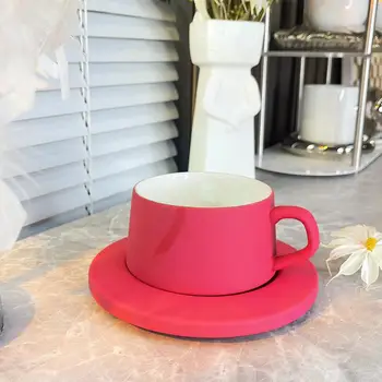 Iskandinav seramik kupa kahve fincan fincan büyük kapasiteli basit ev ofis çay fincanı gül kırmızı çay bardağı bardak ve kupalar
