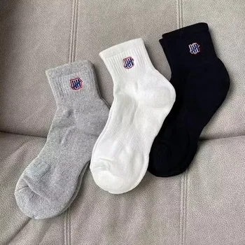 Spor için yüksek kaliteli erkek ve kadın günlük işlemeli pamuklu çoraplar-siyah, beyaz, gri, 3 renk